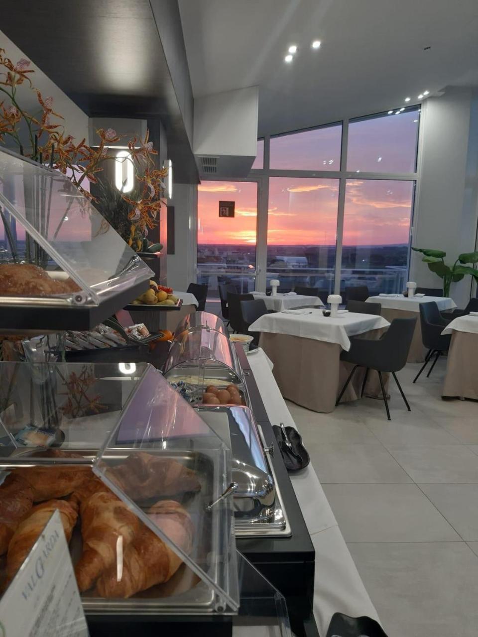 Grieco Business & Spa Hotel Cerignola Exteriör bild